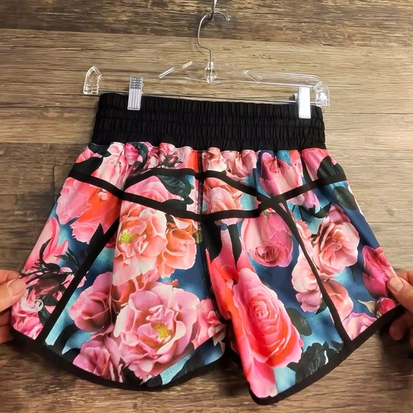 Lululemon Athletica Floral Women's Athletic Shorts - Pink and Blue - Picture 7 of 8